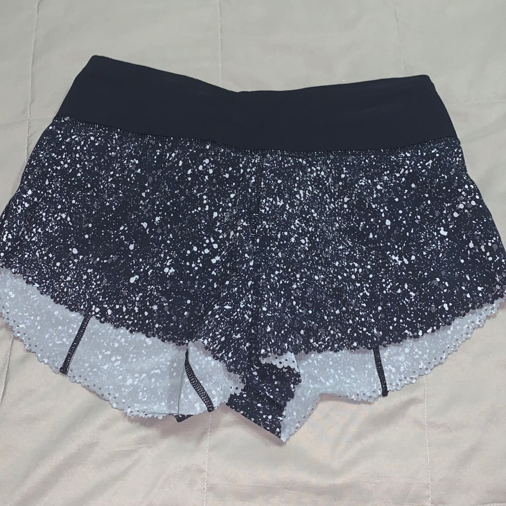 Lululemon low rise 2.5” speed up shorts